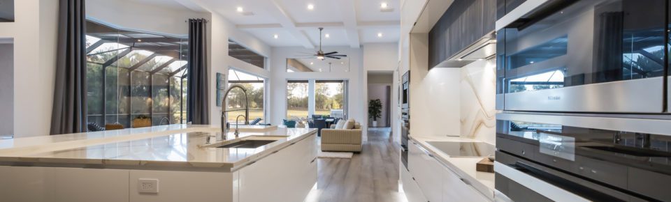 Kitchen with large island