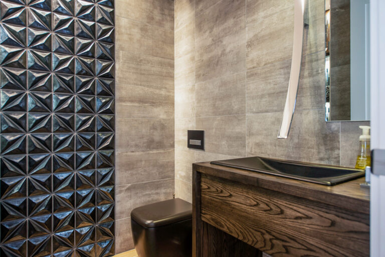 Textured tile on powder bath wall