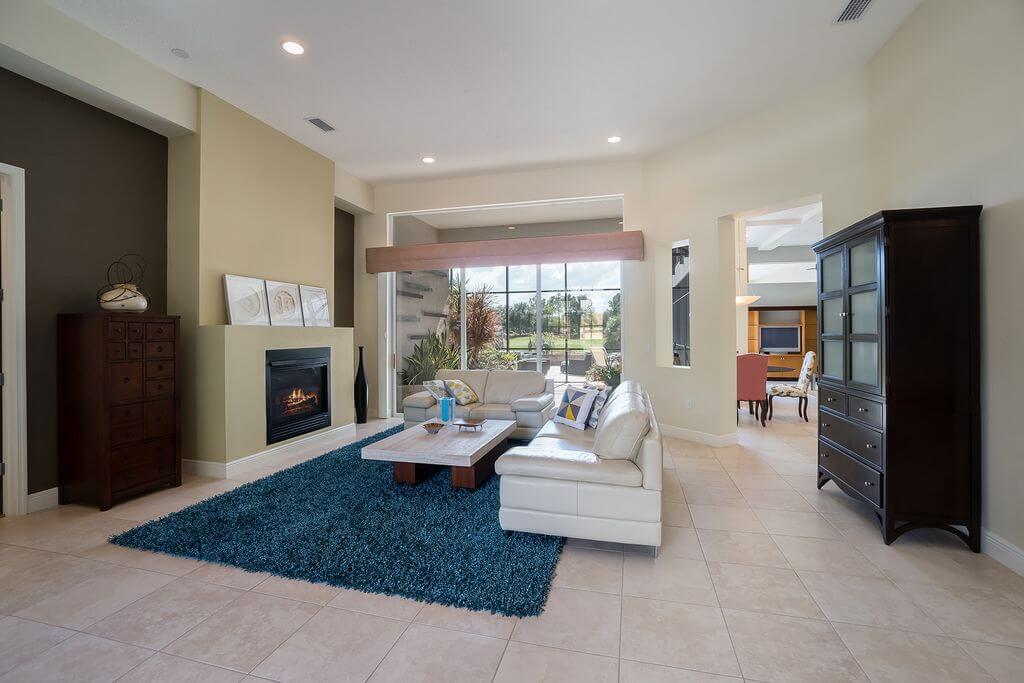 Dining room with window